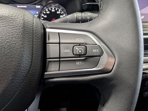 Used 2024 Jeep Compass Latitude AWD/4WD image 21