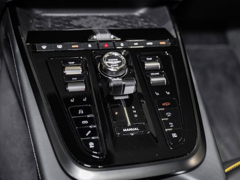 Used 2025 Aston Martin DBX 707 image 33