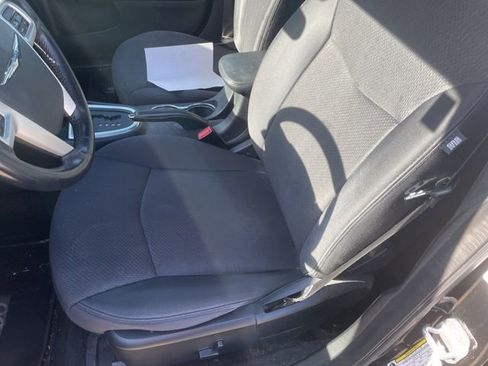 Used 2013 Chrysler 200 Touring image 9