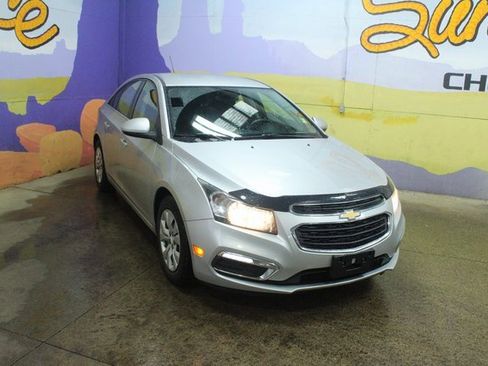 Used 2015 Chevrolet Cruze LT image 2