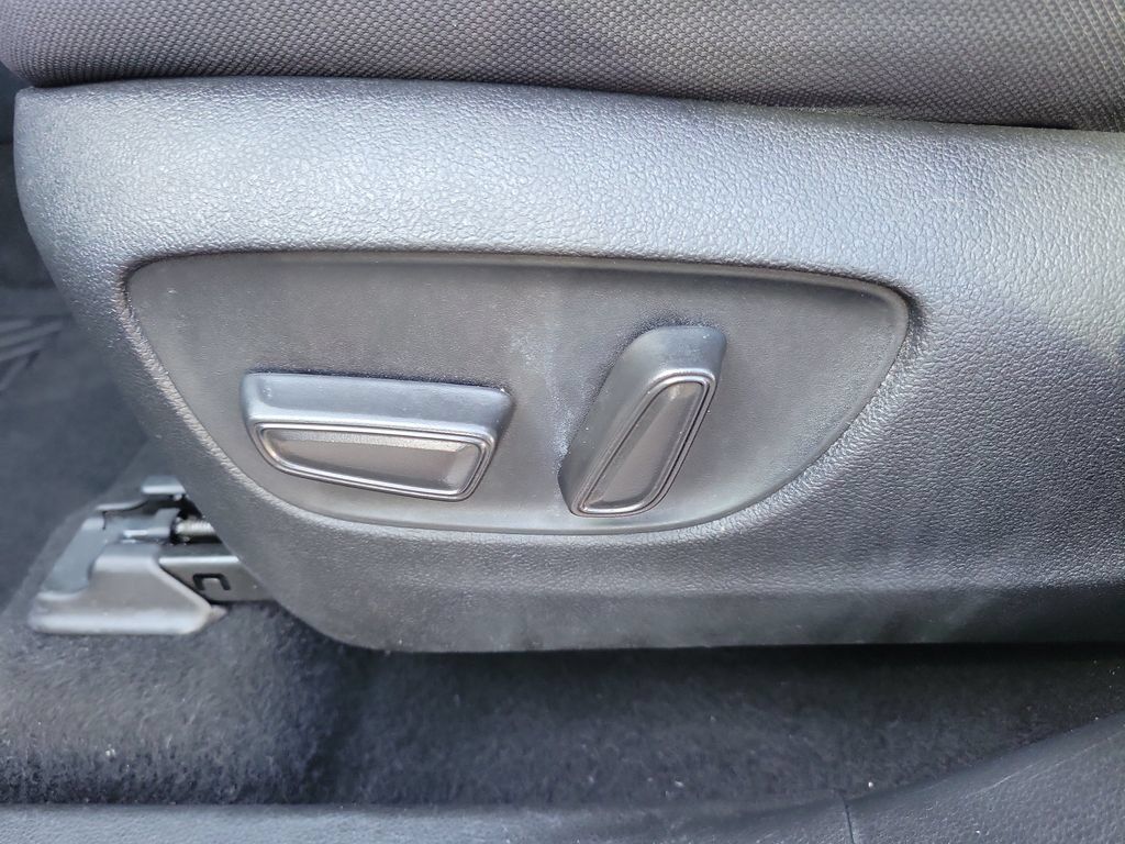 Used 2023 Toyota Highlander L FWD image 25