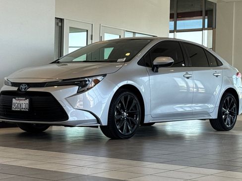 Used 2023 Toyota Corolla LE w/ Carpet Mat Package (TMS) FWD image 8