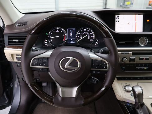 Used 2017 Lexus ES 350 350 w/ Luxury Package image 19