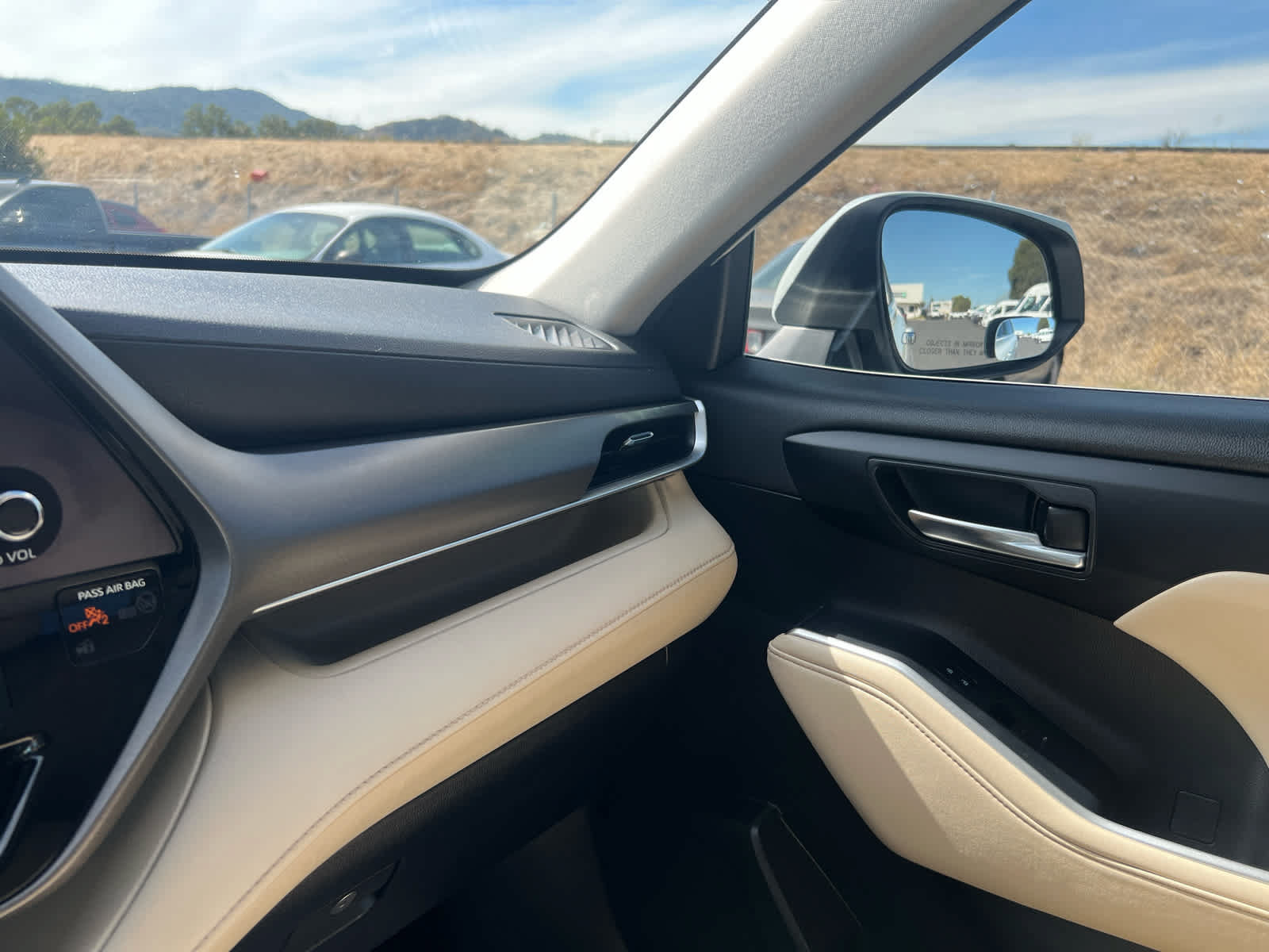 Used 2023 Toyota Highlander XLE AWD/4WD image 23