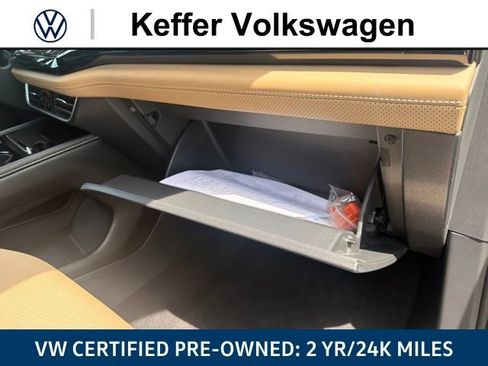 Certified 2024 Volkswagen Atlas Cross Sport SE FWD image 38