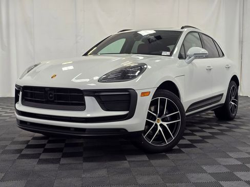 Certified 2025 Porsche Macan image 1