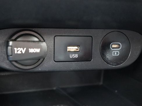 Used 2024 Hyundai Elantra Limited image 41