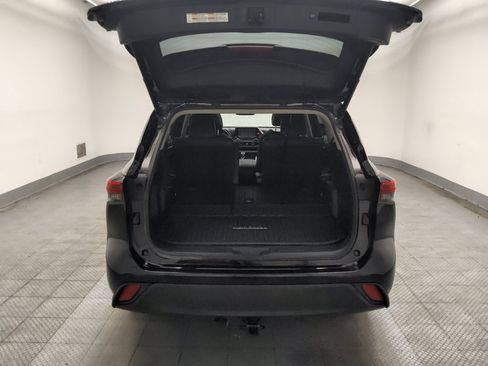 Used 2021 Toyota Highlander XLE FWD image 29