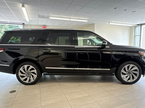 Certified 2023 Lincoln Navigator L Reserve w/ Equipment Group 201A AWD/4WD image 3