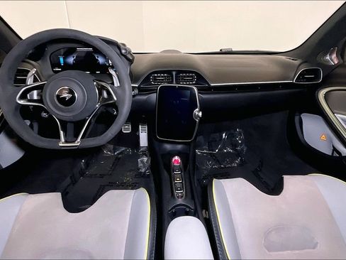 Used 2023 McLaren Artura image 22