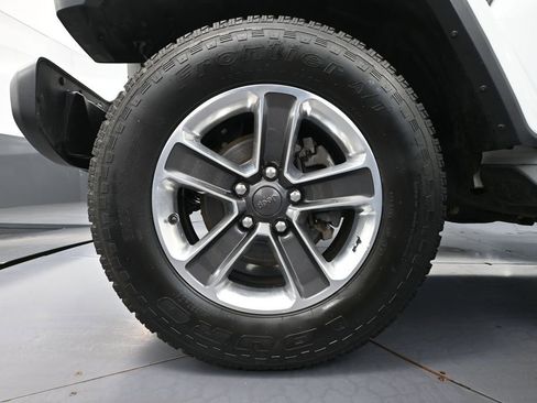 Used 2019 Jeep Wrangler Unlimited Sahara AWD/4WD image 18