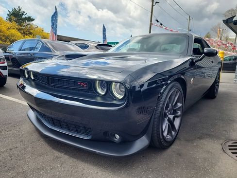 Used 2021 Dodge Challenger R/T Scat Pack RWD image 1