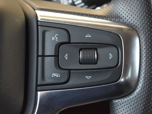 Used 2025 Chevrolet Blazer LT AWD/4WD image 9