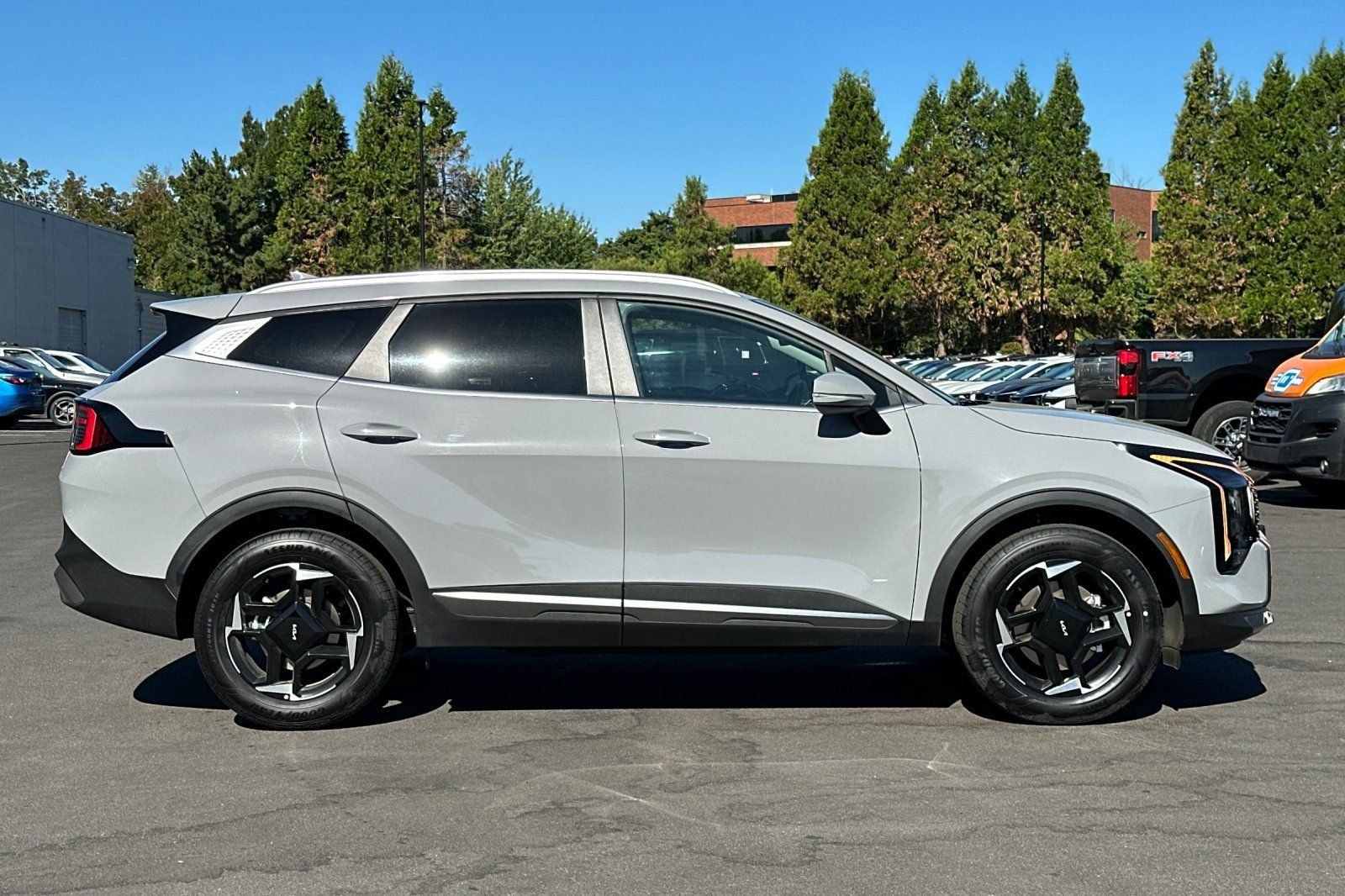Used 2026 Kia Sportage EX AWD/4WD image 3
