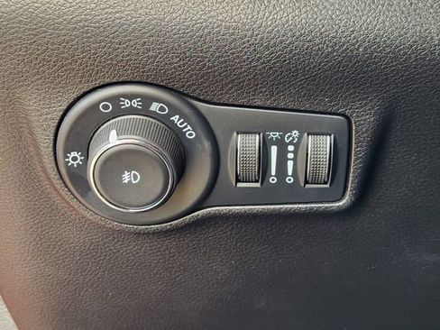 Used 2025 Jeep Compass Trailhawk AWD/4WD image 21