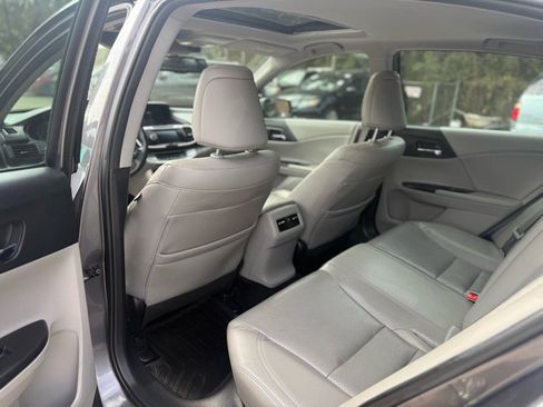 Used 2015 Honda Accord Touring image 9
