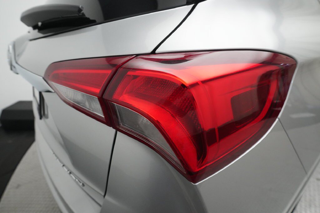 Used 2019 Buick Envision Essence FWD image 30