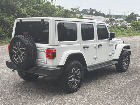 Used 2024 Jeep Wrangler Unlimited Sahara w/ Technology Group AWD/4WD image 3