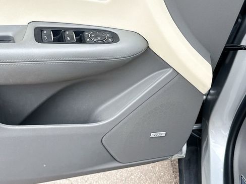 Used 2018 Cadillac XT5 Luxury w/ Driver Awareness Package image 20