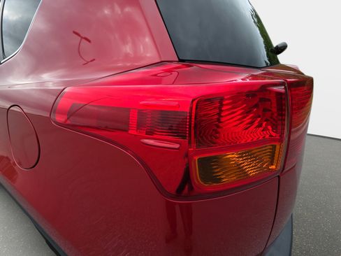 Used 2013 Toyota RAV4 XLE AWD/4WD image 34