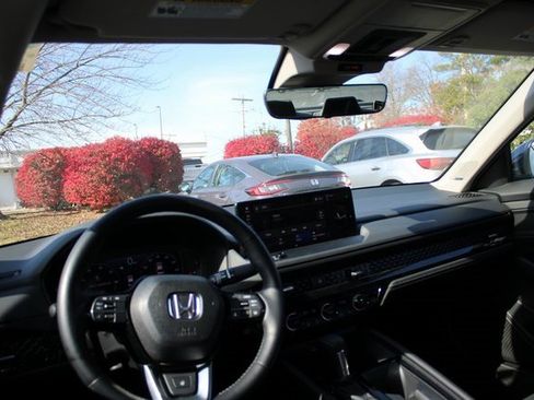 Used 2025 Honda Accord Touring image 6