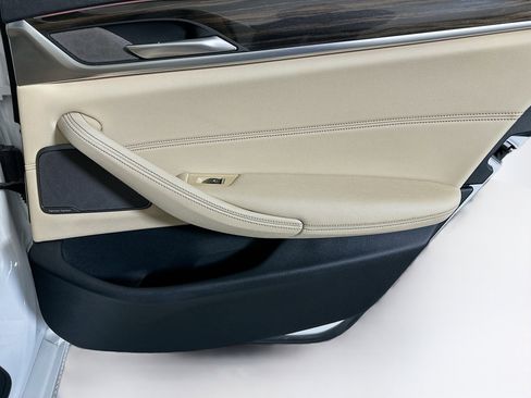 Used 2021 BMW 530i image 31