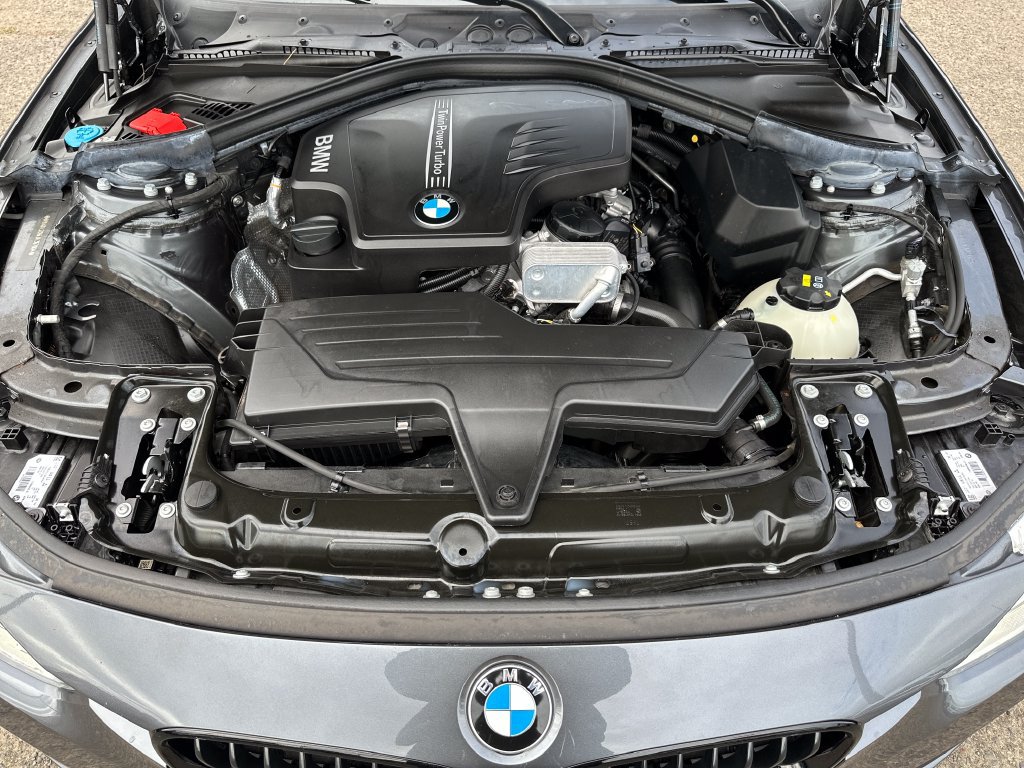 Used 2018 BMW 320i xDrive Sedan AWD/4WD image 10