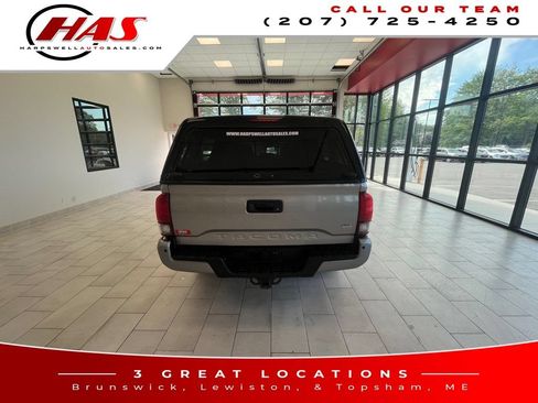 Used 2018 Toyota Tacoma TRD Off-Road AWD/4WD image 6