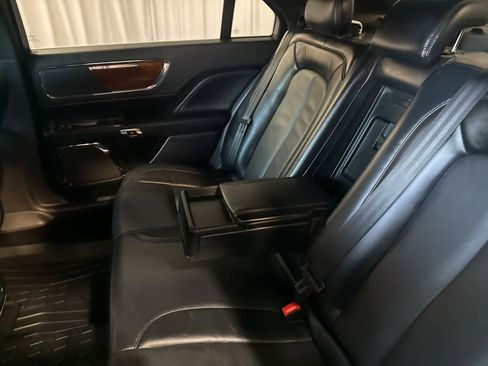 Used 2017 Lincoln Continental Select image 13