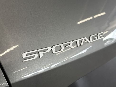 Used 2025 Kia Sportage LX AWD/4WD image 11