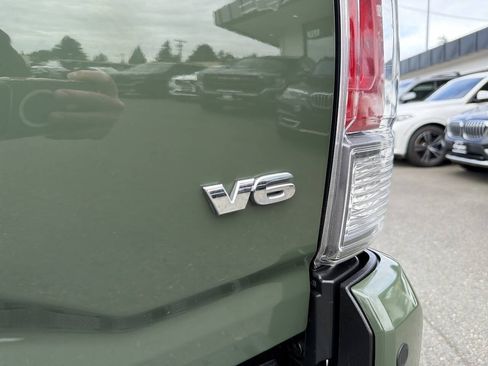 Used 2021 Toyota Tacoma TRD Off-Road w/ TRD Premium Off Road Package AWD/4WD image 8