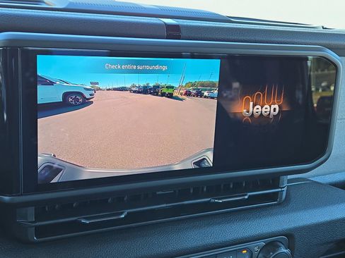 New 2025 Jeep Gladiator Sport image 25