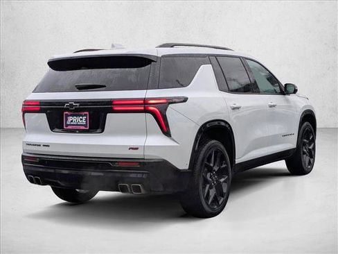 Used 2025 Chevrolet Traverse RS image 5