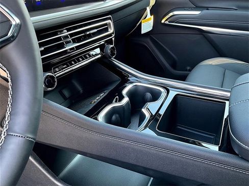 New 2025 Chevrolet Traverse LT w/ Sun and Wheel Package image 12