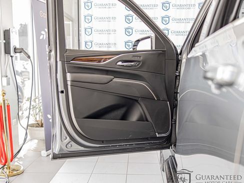 Used 2022 Cadillac Escalade ESV Luxury AWD/4WD image 31