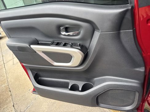 Used 2019 Nissan Titan PRO-4X image 26