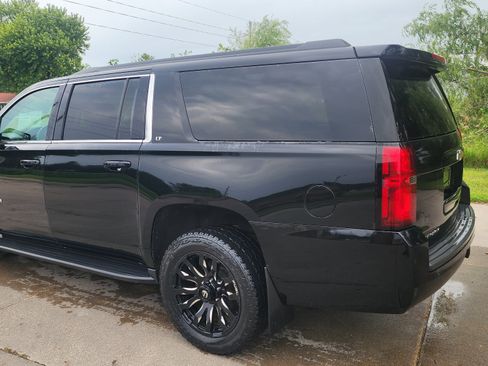 Used 2020 Chevrolet Suburban LT AWD/4WD image 5