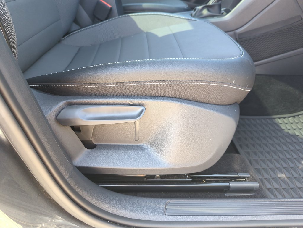 Certified 2023 Volkswagen Taos SE w/ Panoramic Sunroof Package FWD image 38