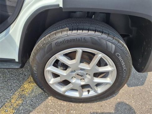 Used 2022 Jeep Renegade Latitude w/ Convenience Group image 14