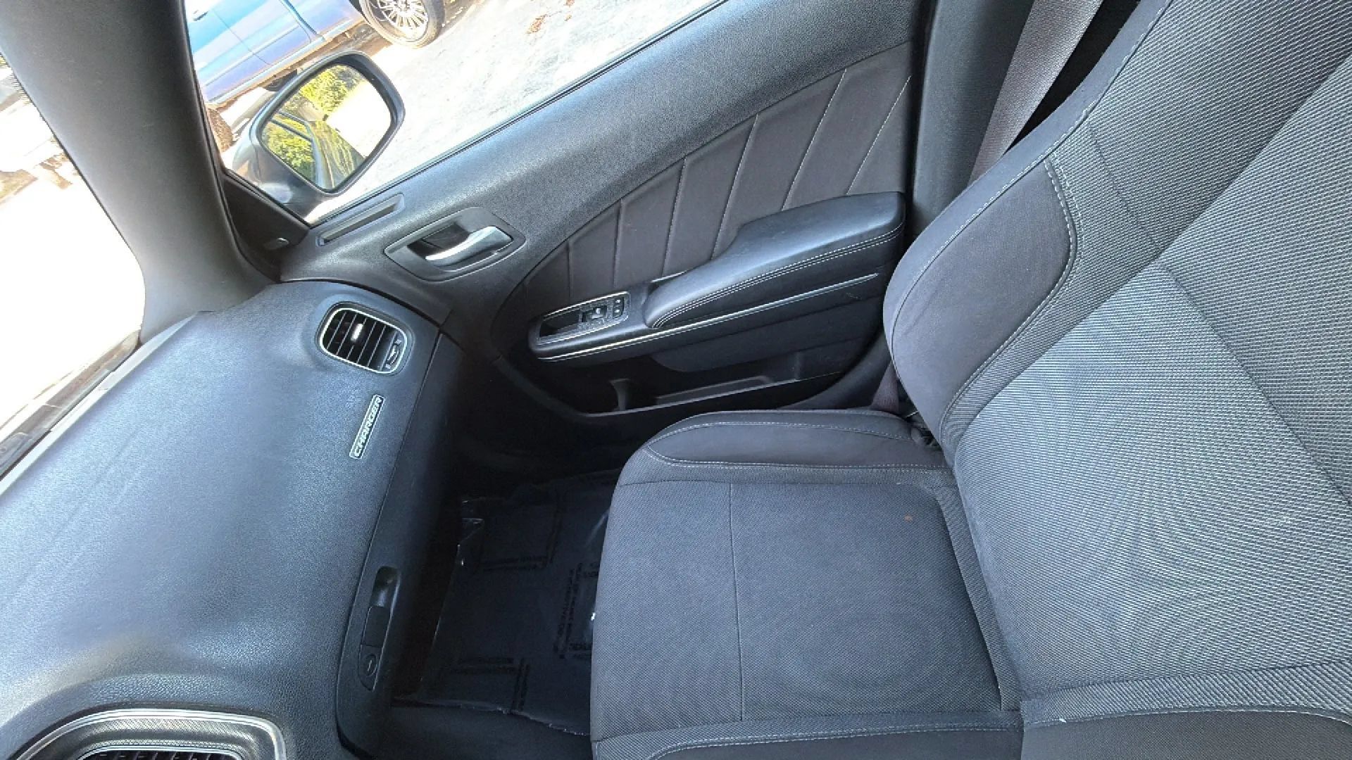Used 2015 Dodge Charger SXT RWD image 12