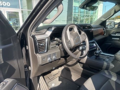 Used 2025 GMC Sierra 1500 Denali image 6