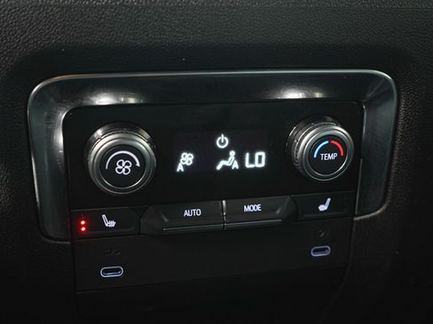 Used 2025 GMC Yukon Denali AWD/4WD image 22