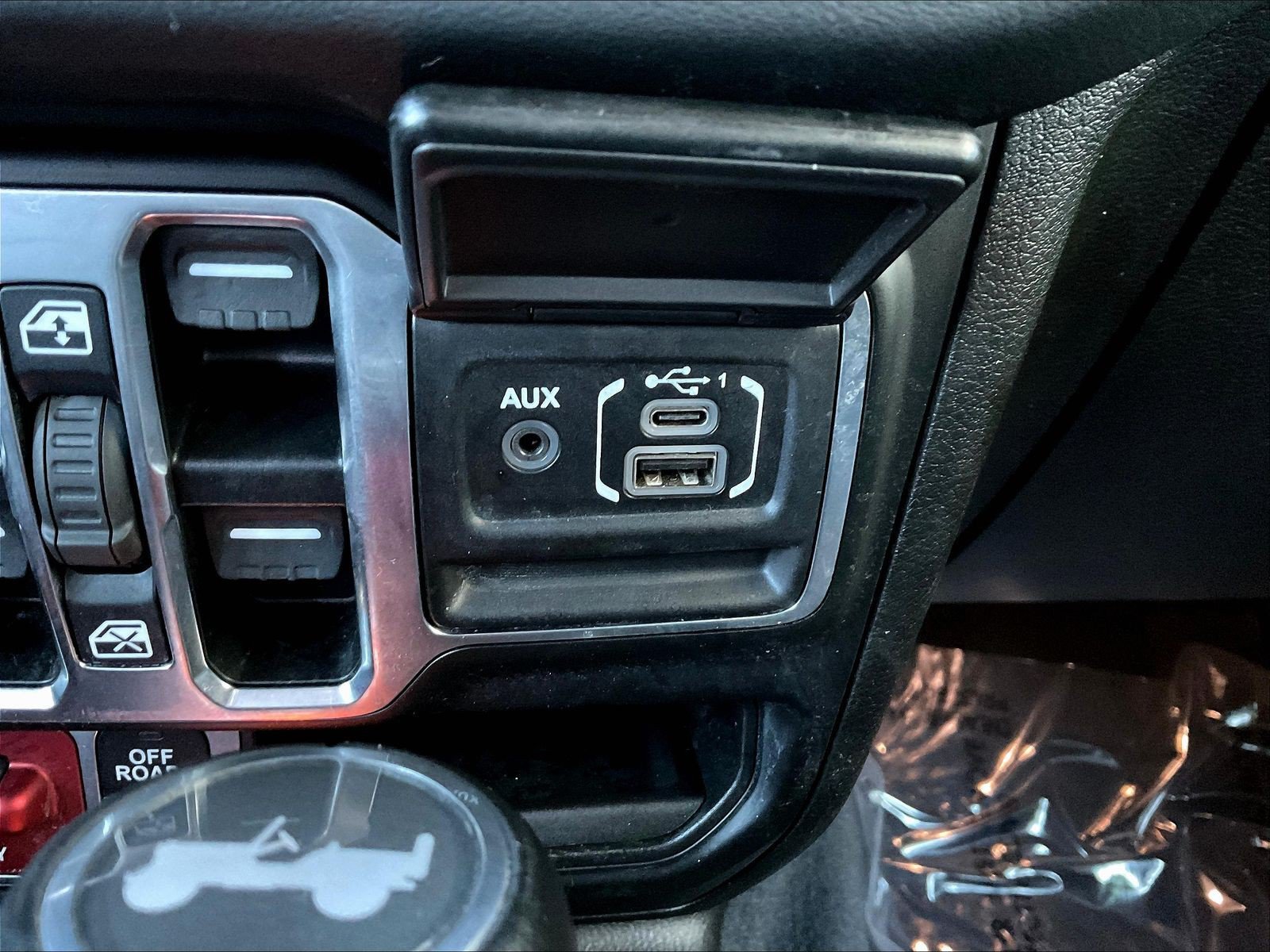Used 2025 Jeep Wrangler Unlimited Rubicon AWD/4WD image 16