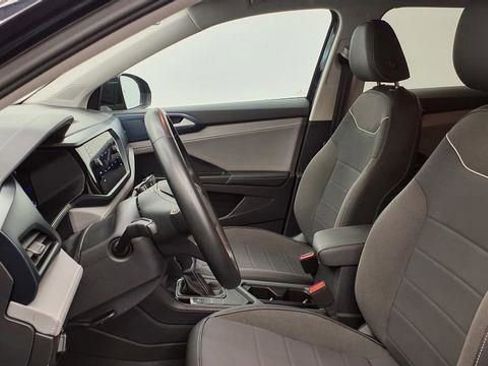 Used 2024 Volkswagen Taos SE image 14