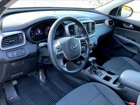 Used 2020 Kia Sorento S image 16