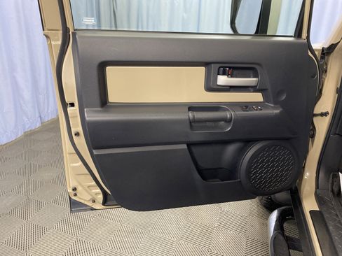 Used 2013 Toyota FJ Cruiser 4WD image 11