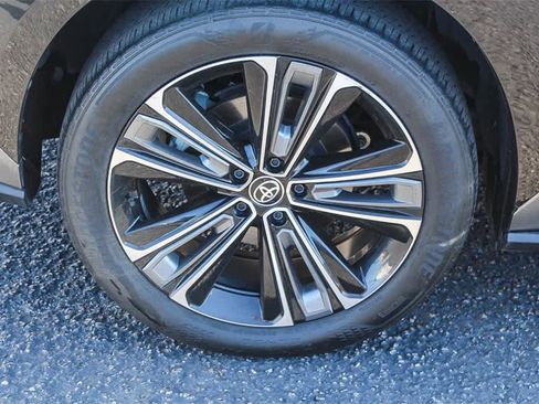 Used 2023 Toyota bZ4X Limited image 13