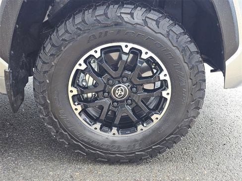 Used 2024 Toyota Tundra Limited image 9