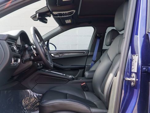 Certified 2026 Porsche Macan image 17