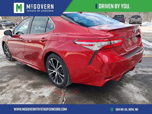 Used 2019 Toyota Camry SE image 3